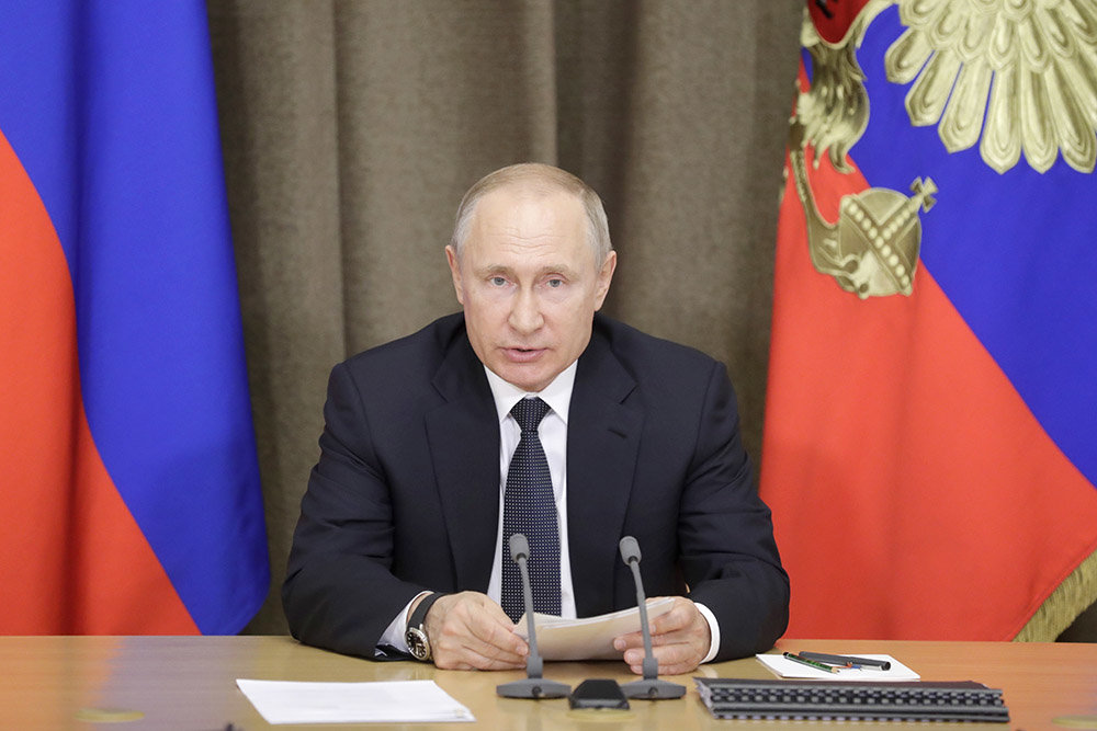 Путин призвал ускорить создание защиты от гиперзвукового оружия