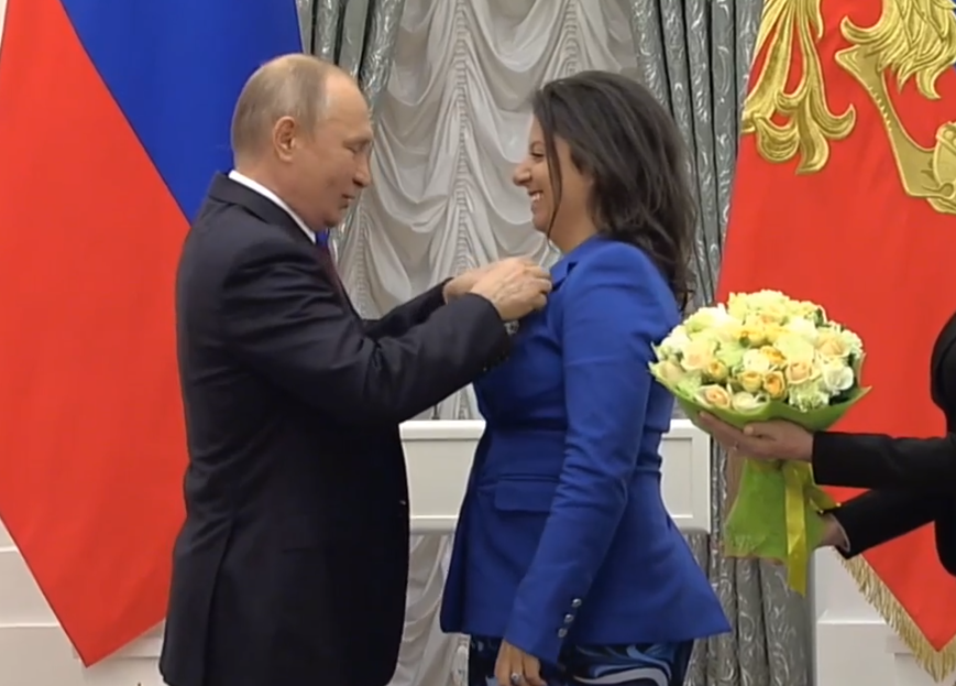 Путин вручил государственные награды в Кремле
