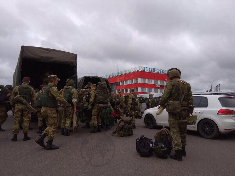 Краповые береты прибыли в Архангельск для участия в маневрах на Соловках. Не на Шиес