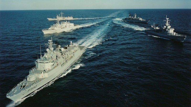 Балтийский флот контролирует обстановку в районе учений НАТО