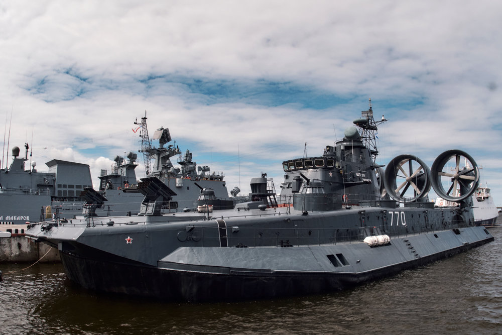 Международный военно-морской салон начинает работу в Петербурге