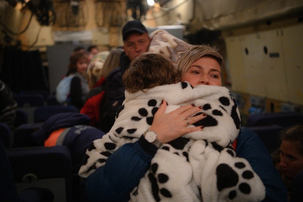 Спецборт МЧС доставит более 30 российских детей из Ирака