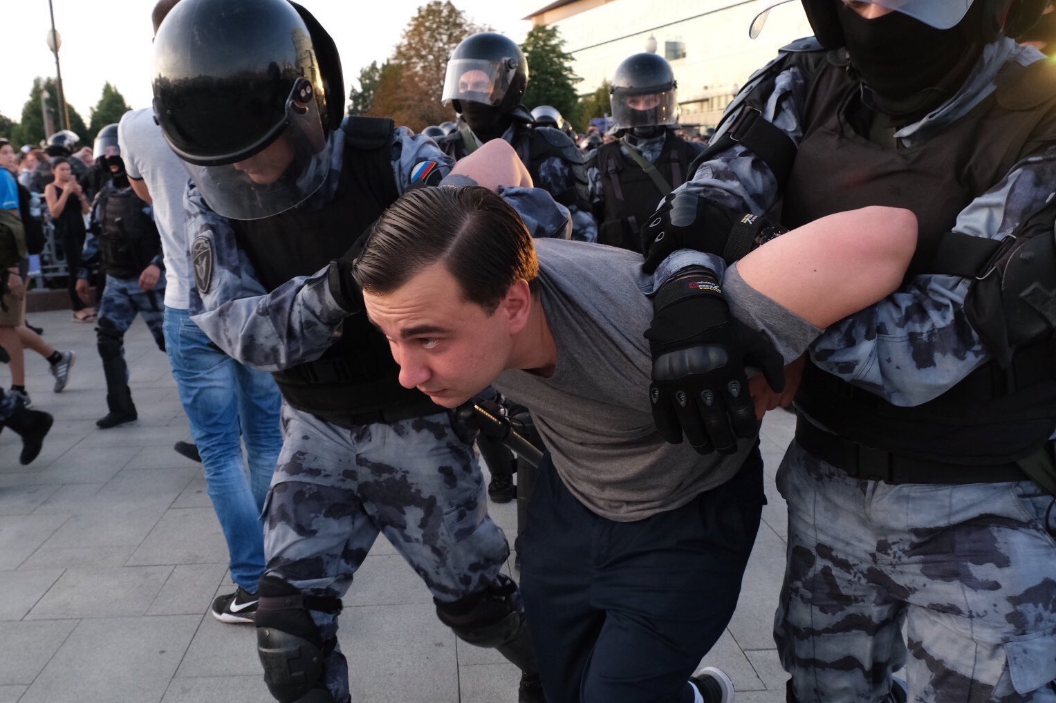 Митинг доклад. Митинги в Москве 2019 задержания. Задержание на митинге в Москве.